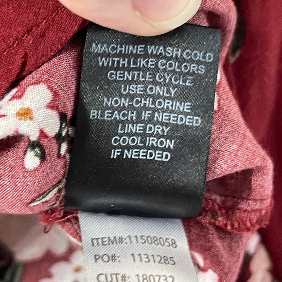 ❄️3/$18 TORRID Burgundy Floral Long Sleeve Blouse, Large - Picture 7 of 10